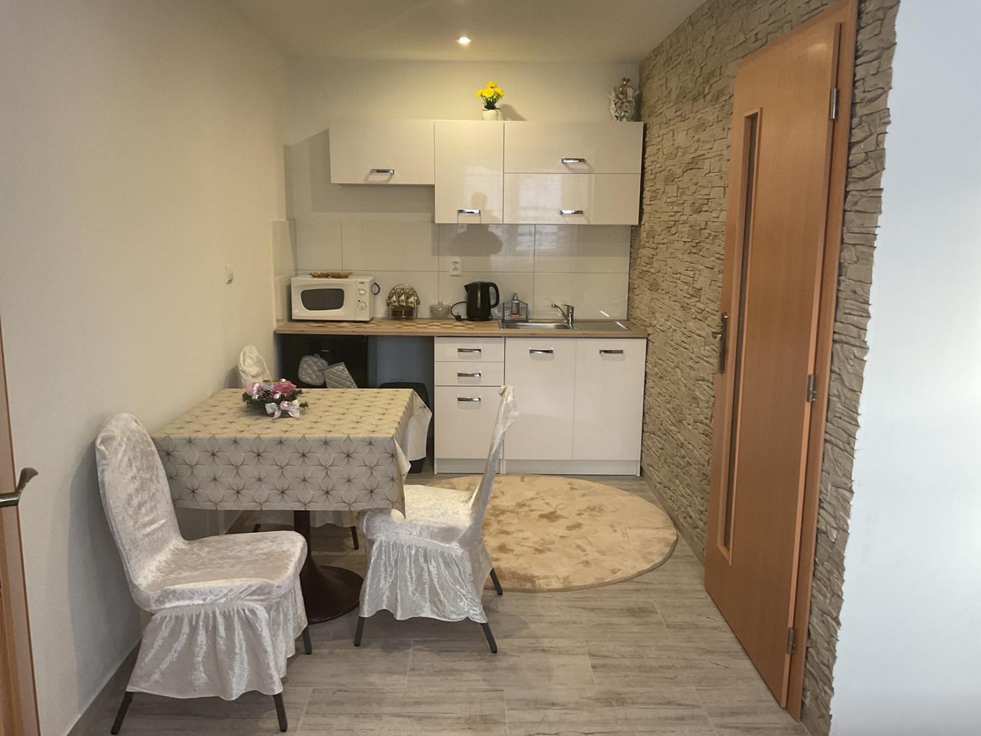 Homestay Renata Nova Lesna Bagian luar foto