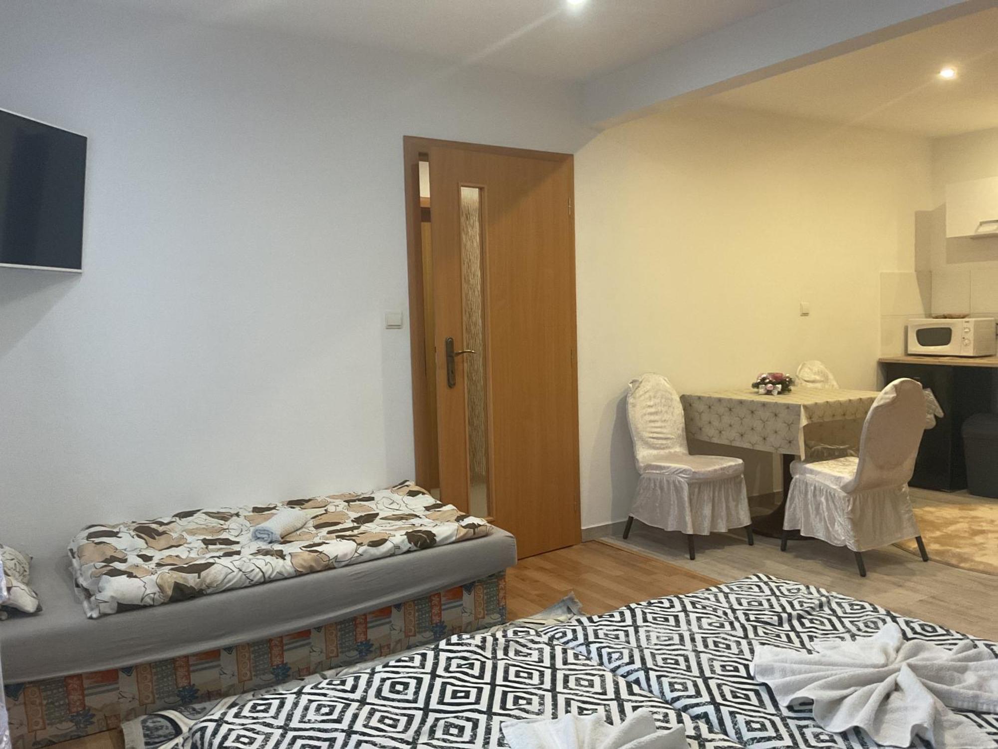 Homestay Renata Nova Lesna Bagian luar foto
