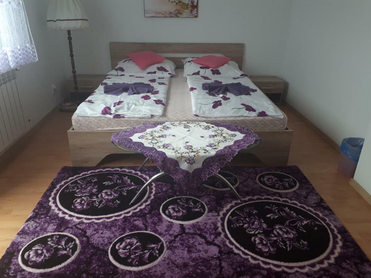 Homestay Renata Nova Lesna Bagian luar foto