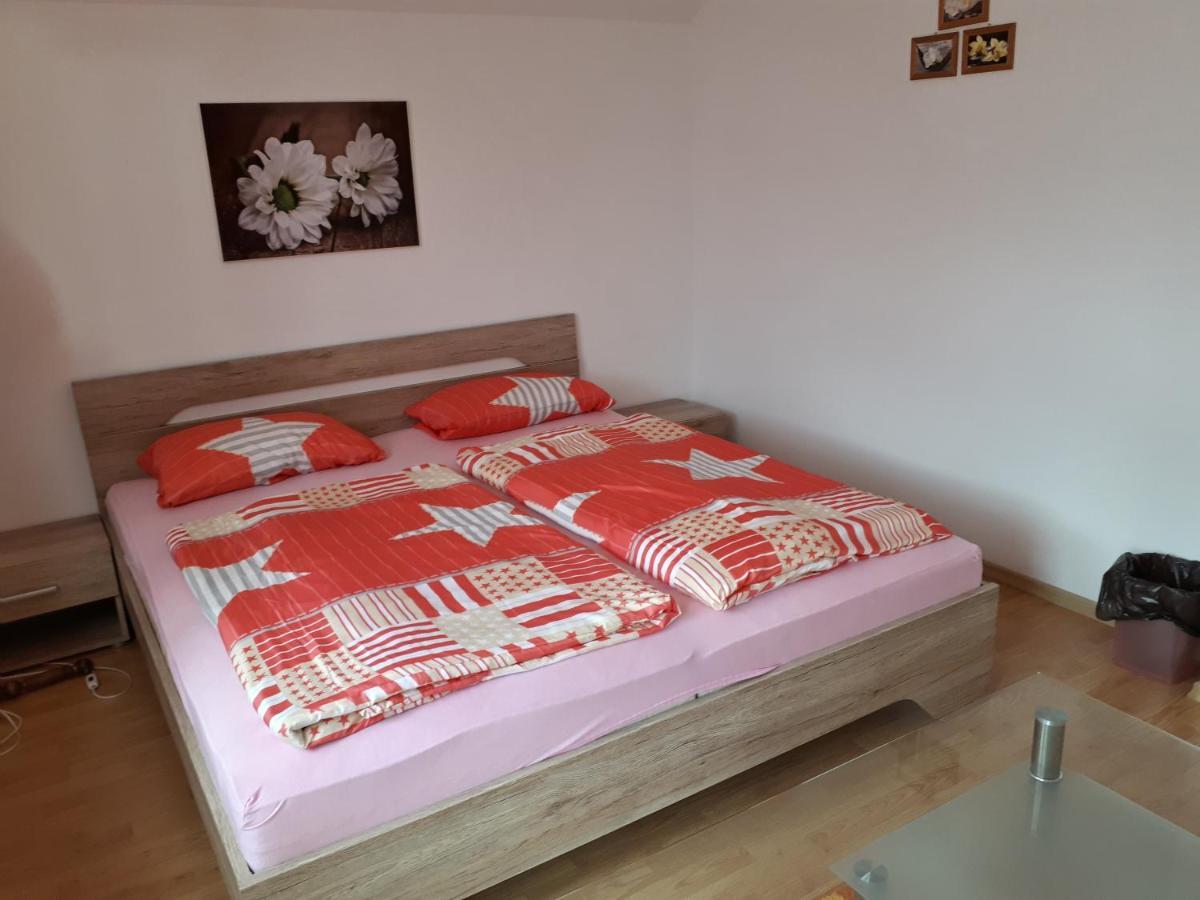 Homestay Renata Nova Lesna Bagian luar foto