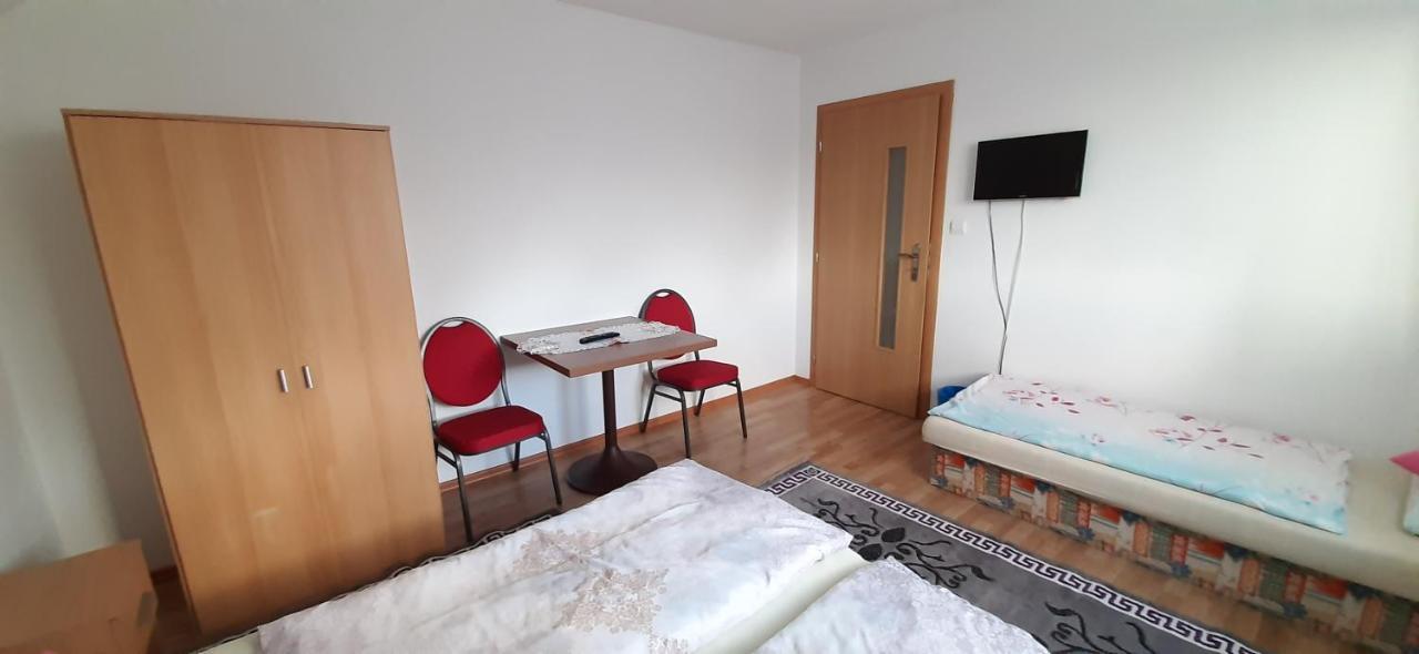 Homestay Renata Nova Lesna Bagian luar foto